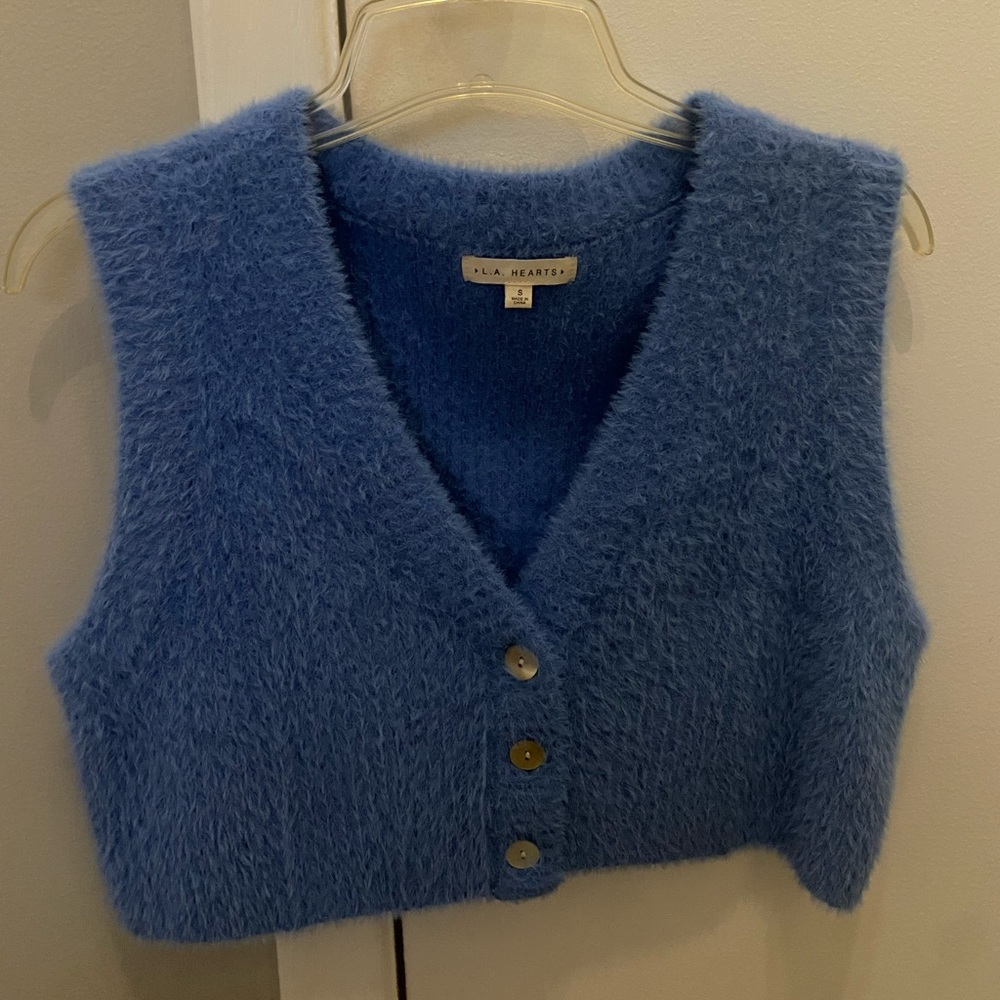 Super cute cropped fuzzy sweater vest